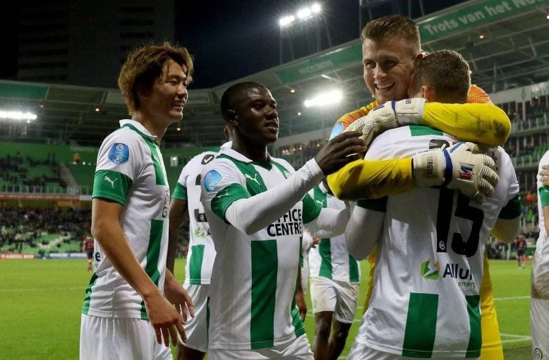 自己对俱乐 自己对俱乐