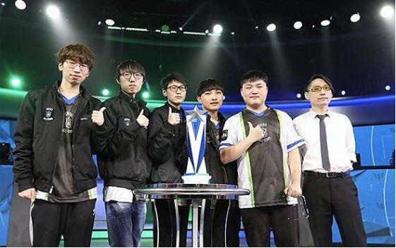 球迷们期待 球迷们期待